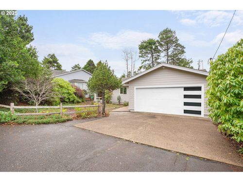 5655 Palisades Dr, Lincoln City, OR, 97367-4531 | Card Image