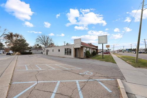 18944 E 9 Mile Rd, Eastpointe, MI, 48021-2060 | Card Image