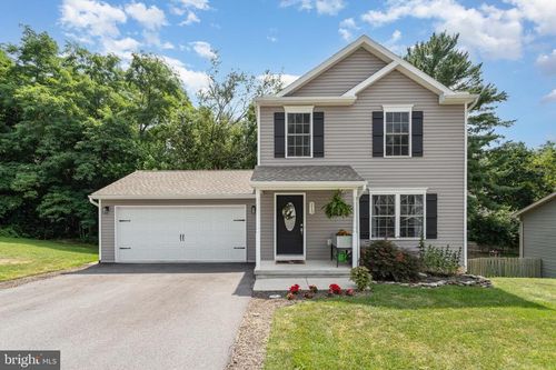 213 Crown Ct, Waynesboro, PA, 17268-1165 | Card Image