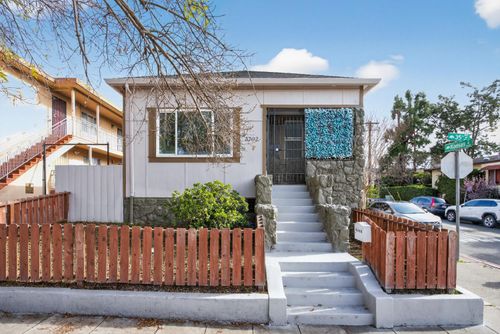 3702 35th Ave, Oakland, CA, 94619-1438 | Card Image