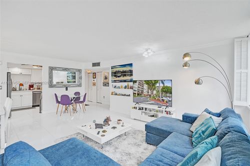 apt-204-1400 Saint Charles Pl, Pembroke Pines, FL, 33026-3224 | Card Image