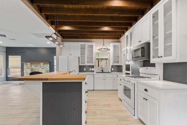 10101 Twin Lake Loop, House other with 5 bedrooms, 4 bathrooms and null parking in Dripping Springs TX | Image 21