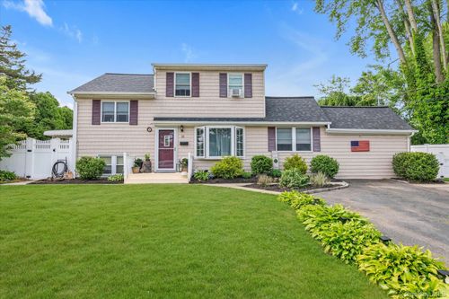 31 Sherwood Dr, East Islip, NY, 11730-1230 | Card Image