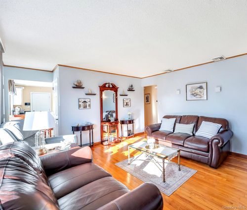 25 Flanders Pl, West Babylon, NY, 11704-5403 | Card Image
