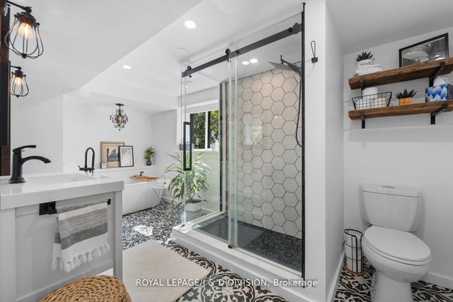 15 Malone Rd, House other with 6 bedrooms, 5 bathrooms and 4 parking in Jacksons Point ON | Image 30
