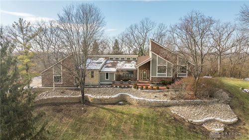 1605 Stormy Ct, Beavercrk Twp, OH, 45385-9530 | Card Image