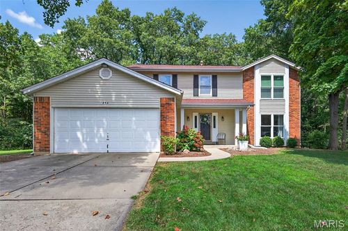 554 Lering Ct, Ballwin, MO, 63011-1529 | Card Image