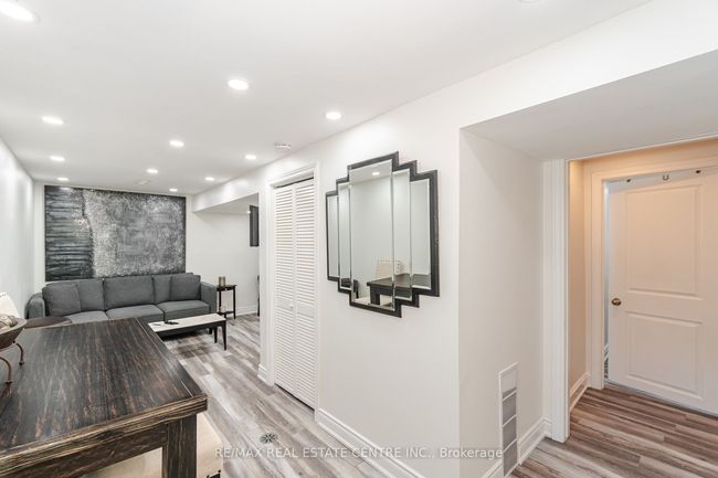 55 Mallard Cres, House attached with 4 bedrooms, 2 bathrooms and 3 parking in Brampton ON | Image 17
