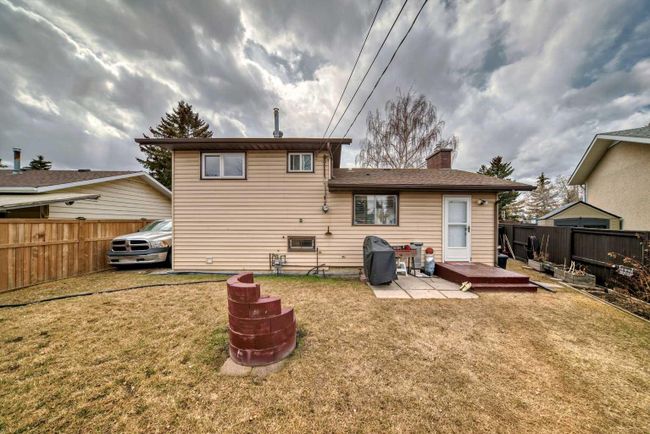 1328 Pennsburg Road Se, Home with 3 bedrooms, 2 bathrooms and 4 parking in Calgary AB | Image 37