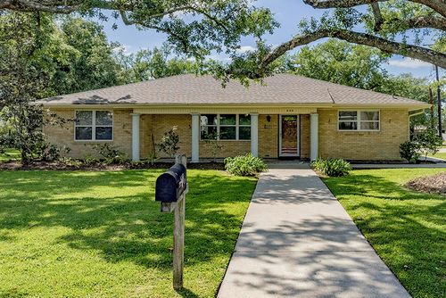 600 Buena Vista Blvd, Houma, LA, 70360-7524 | Card Image