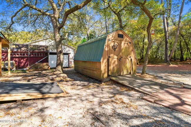 306 Ne 55 Th St, House other with 3 bedrooms, 1 bathrooms and null parking in Oak Island NC | Image 31
