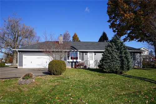 5783 Louisville St, Louisville, OH, 44641-9449 | Card Image