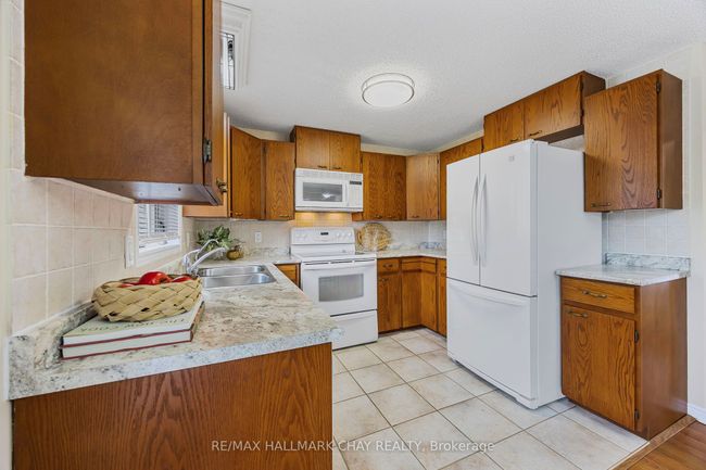 3 Pinetree Crt, House other with 2 bedrooms, 2 bathrooms and 2 parking in New Tecumseth ON | Image 9