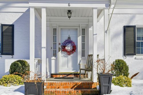 6 Beverly Pkwy, Freeport, NY, 11520-2002 | Card Image