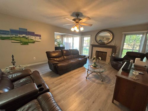 49283 Ashley Ct, Shelby Township, MI, 48315-3907 | Card Image