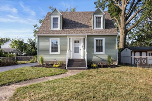 908 Clark St, Elyria, OH, 44035-6212 | Card Image