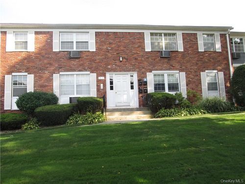 53 Doxbury Ln, Suffern, NY, 10901-7252 | Card Image