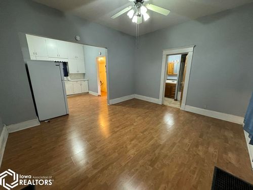 807 S 16th St, Centerville, IA, 52544-2501 | Card Image