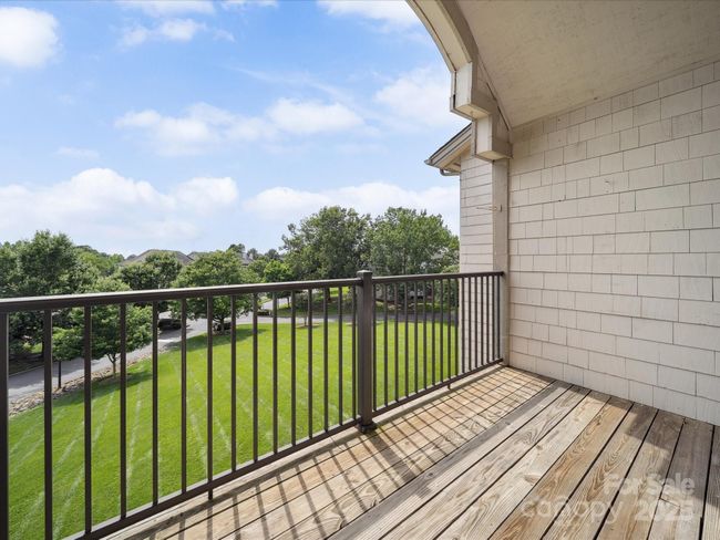 Large balcony | Image 25