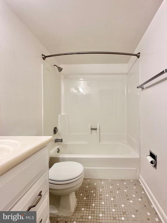 2021 Lakebreeze Way, Townhouse with 3 bedrooms, 4 bathrooms and null parking in RESTON VA | Image 44