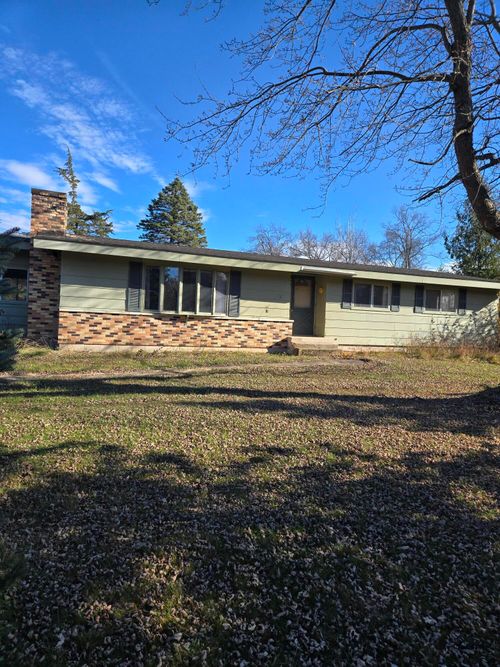 11612 10th Ave, Necedah, WI, 54646-7521 | Card Image