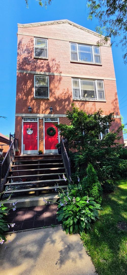 2w-7223 N Oakley Ave, Chicago, IL, 60645-2537 | Card Image