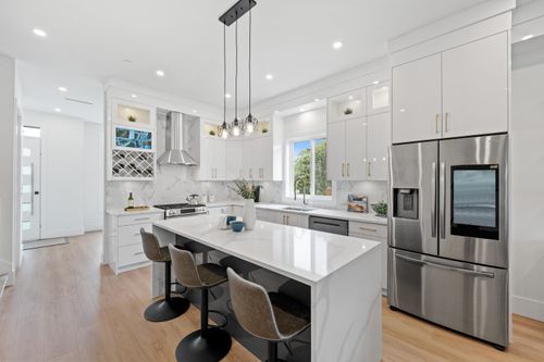 1-122 8th Ave, New Westminster, BC, V3L1X8 | Card Image