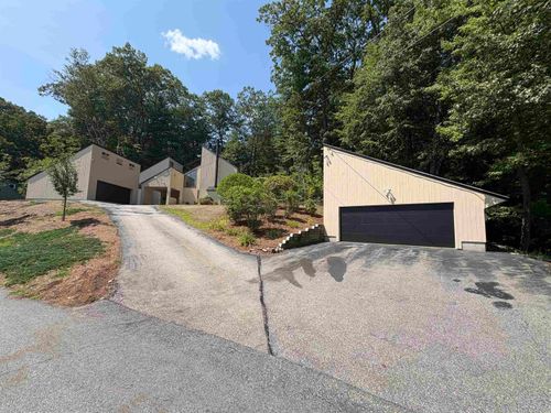 17 Dunbarton Dr, Nashua, NH, 03063-2014 | Card Image