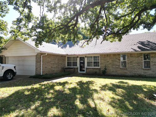 2106 Oakglen Dr, Ardmore, OK, 73401-9784 | Card Image