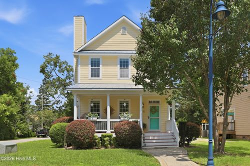 215 W Railroad St, Jacksonville, NC, 28540-8130 | Card Image
