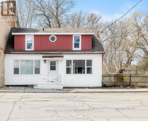 18 Main St W, Lyn, ON, K0E1M0 | Card Image