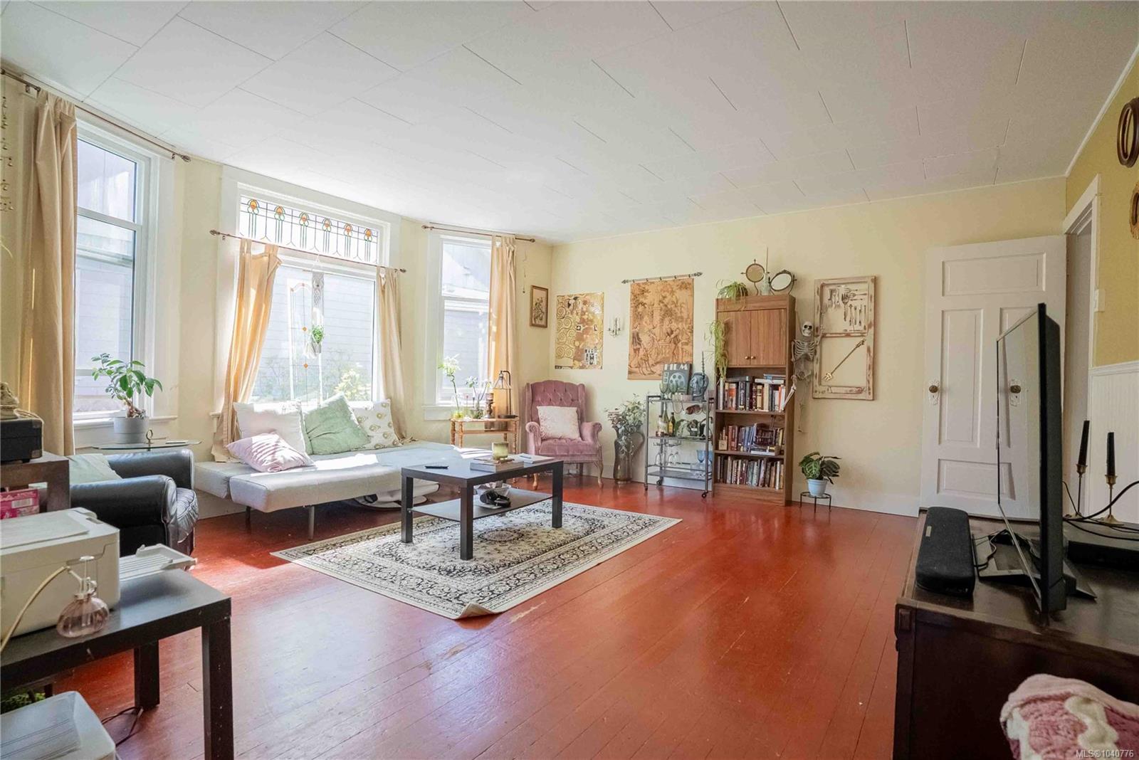 Commercial Sale in Victoria 3