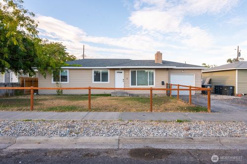 131 S Gibby Rd, Moses Lake, WA, 98837-2629 | Card Image