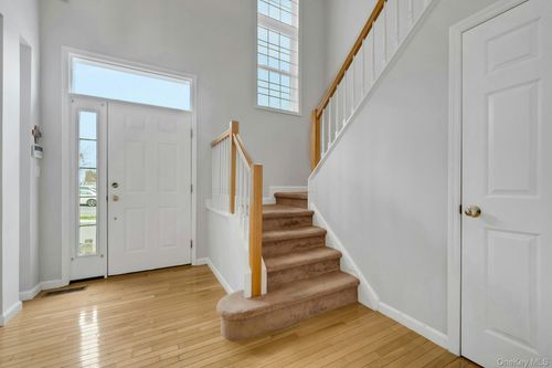 33 Valimar Blvd, White Plains, NY, 10603-1543 | Card Image