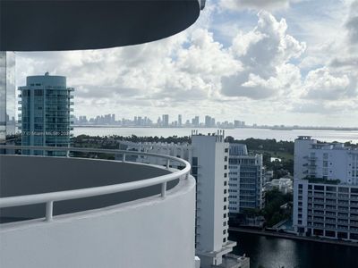 2206 - 6301 Collins Ave, Condo with 2 bedrooms, 2 bathrooms and null parking in Miami Beach FL | Image 1