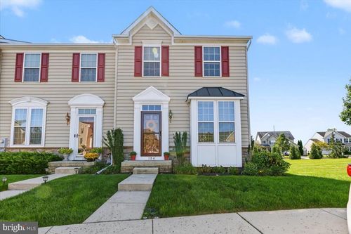 104 Raven Ct, GILBERTSVILLE, PA, 19525-8119 | Card Image