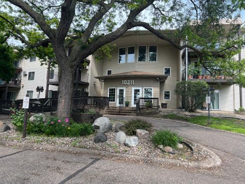 apt-102-10211 Cedar Lake Rd, Minnetonka, MN, 55305-3243 | Card Image