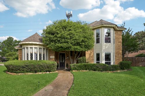 3710 Falcon Lake Dr, Arlington, TX, 76016-4121 | Card Image