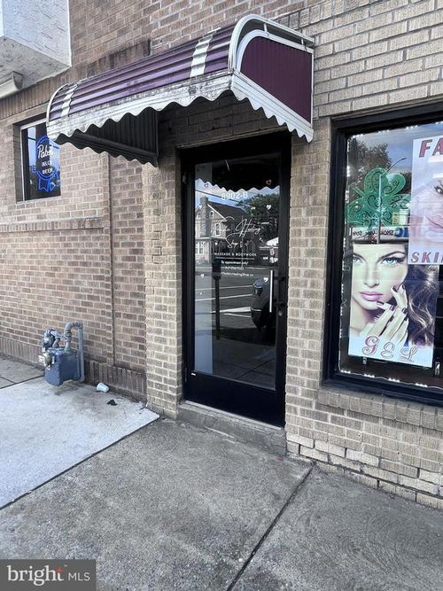 8902 W Chester Pike, UPPER DARBY, PA, 19082-2605 | Card Image