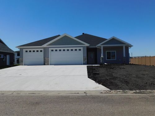 4203 Pine Pkwy S, Fargo, ND, 58104-8572 | Card Image
