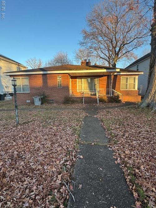 690 Greenbriar Ave, Hampton, VA, 23661-2230 | Card Image