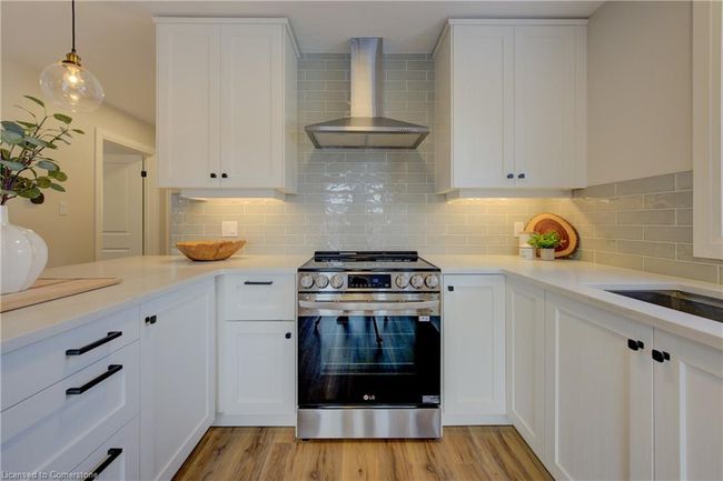 1264 King St N, House other with 5 bedrooms, 2 bathrooms and 5 parking in Saint Jacobs ON | Image 9