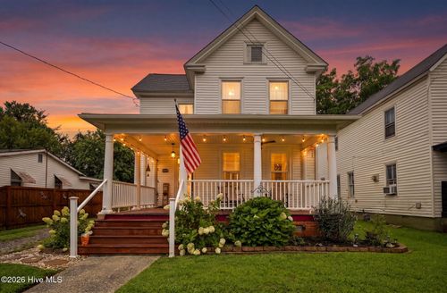 409 Cedar St, Elizabeth City, NC, 27909-4201 | Card Image