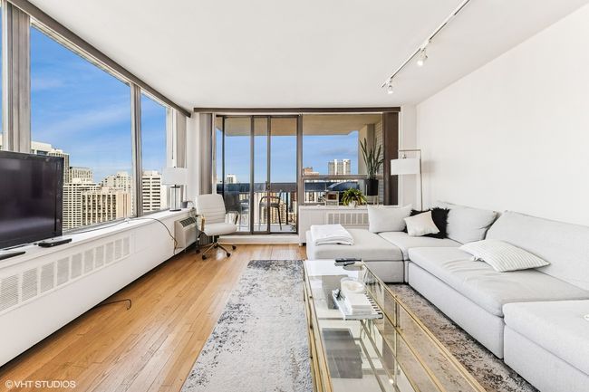 APT-2608 - 1355 N Sandburg Ter, Condo with 2 bedrooms, 1 bathrooms and 1 parking in Chicago IL | Image 5