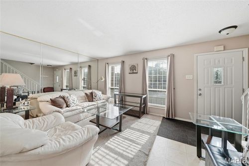 8776 Santa Bella Dr, Hazelwood, MO, 63042-2918 | Card Image