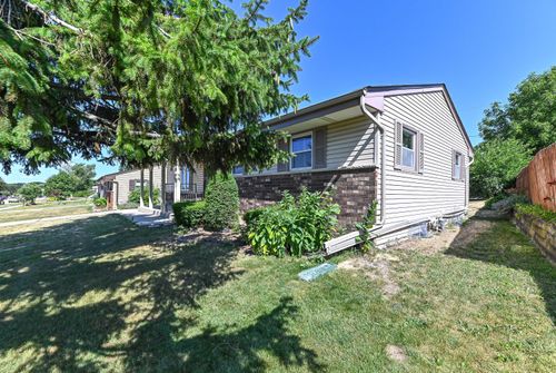 1220 Lakeview Ave, SOUTH MILWAUKEE, WI, 53172-3703 | Card Image