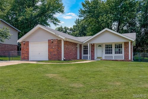 2815 Greenleaf Dr, Saint Charles, MO, 63303-5018 | Card Image