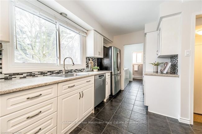 18 Crestwood Dr, House other with 3 bedrooms, 2 bathrooms and 4 parking in Cambridge ON | Image 13