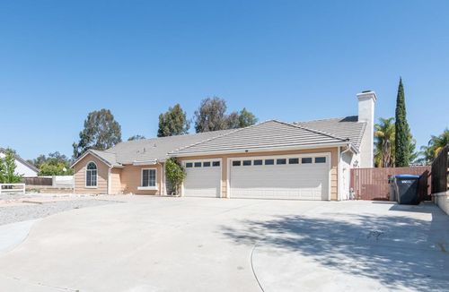 27250 Darlene Dr, Moreno Valley, CA, 92555-2121 | Card Image
