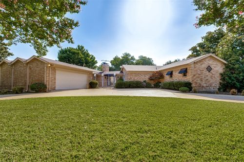 6101 Circleview Dr, Haltom City, TX, 76180-8013 | Card Image